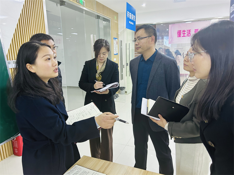 圖片七 各部門負責人商討學生議案（2）.jpg