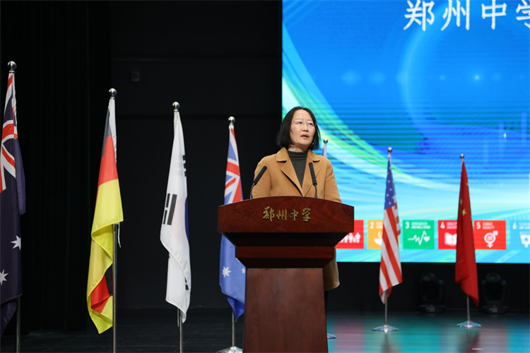 圖片10：鄭州中學(xué)校長(zhǎng)助理、國(guó)際部主任劉高利發(fā)言.jpg