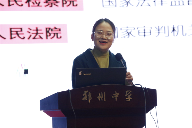 圖片1：盧靚老師講解校園欺凌的相關(guān)知識.JPG