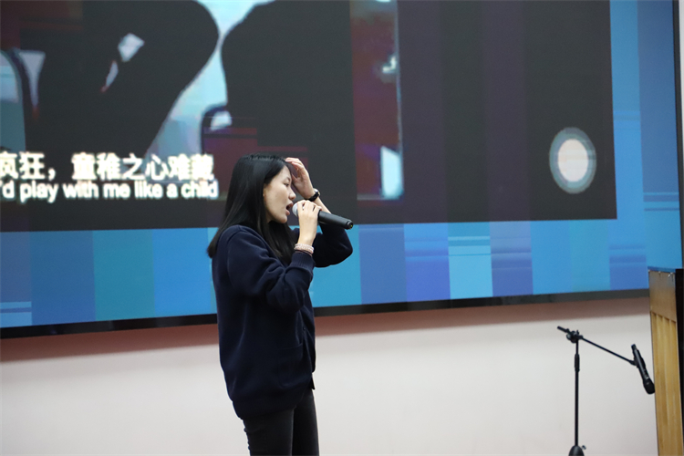圖片7：周思遠(yuǎn)《Young and Beautiful》.JPG