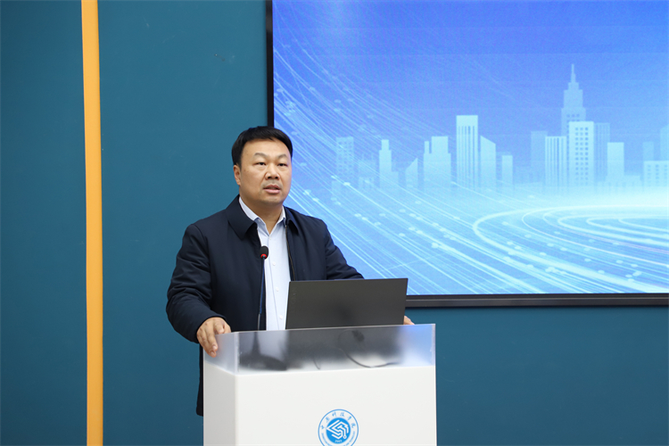 圖片3：河南省教育廳合作處副處長(zhǎng)、河南省教育國(guó)際交流協(xié)會(huì)副秘書(shū)長(zhǎng)周朝霞致詞.JPG