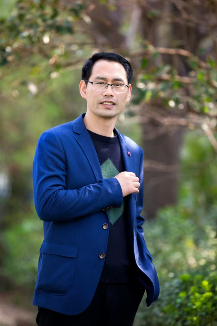 圖片：初中部七年級英語組教師劉根會 .jpg