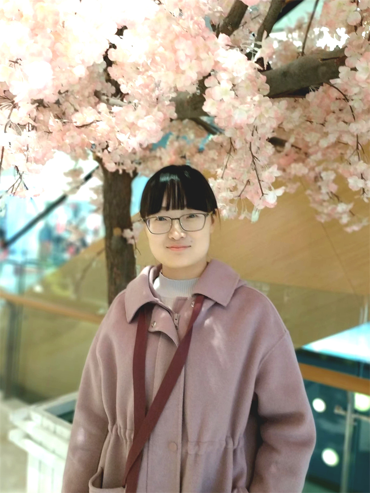 高中部高二年級數(shù)學組教師袁文倩.jpg