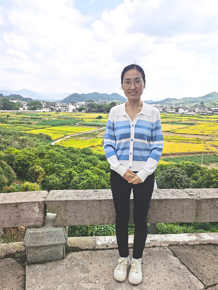 圖片：初中部九年級物理組教師李靜.jpg