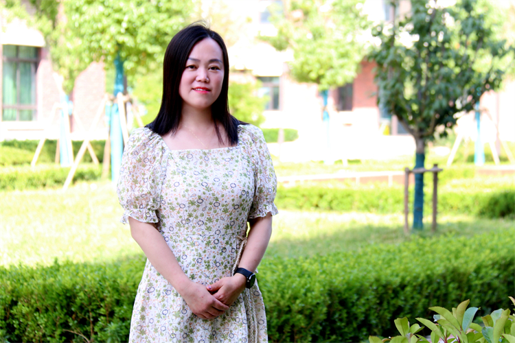 圖片：高中部高三年級數(shù)學組教師王芳.jpg