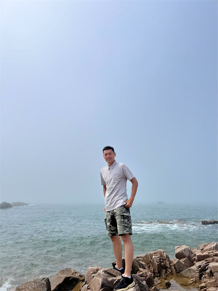 圖片：高中部高一年級體育組教師李鑫淼.jpg