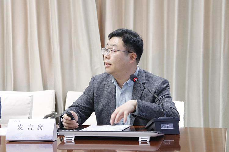 圖片5：鄭州中學梧桐校區(qū)(高新一中)教學副校長馬衛(wèi)民匯報.JPG
