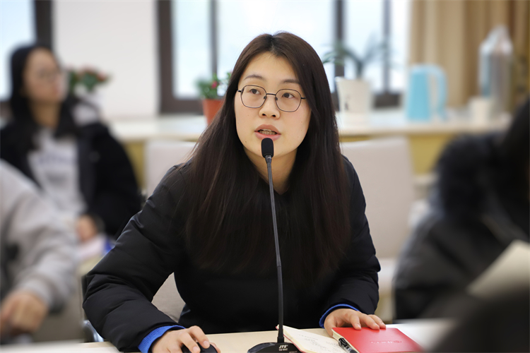 圖片2：張文蘭副主任作德育工作報告.JPG