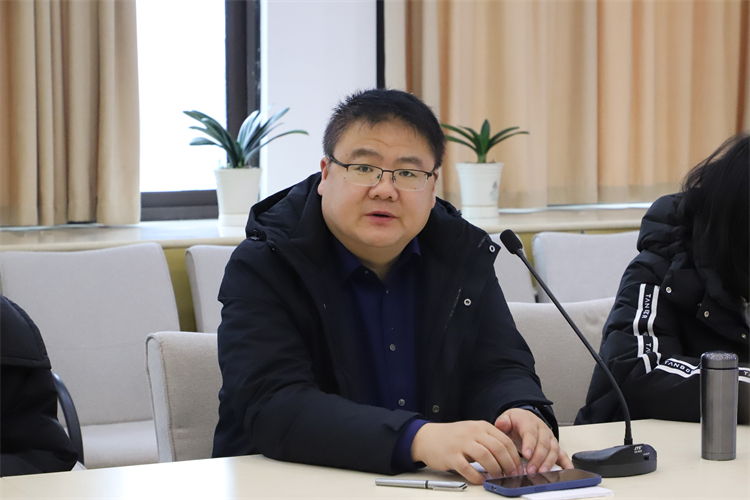 圖片3：鄭州中學(xué)黨委委員、副校長田玉寶講話.JPG