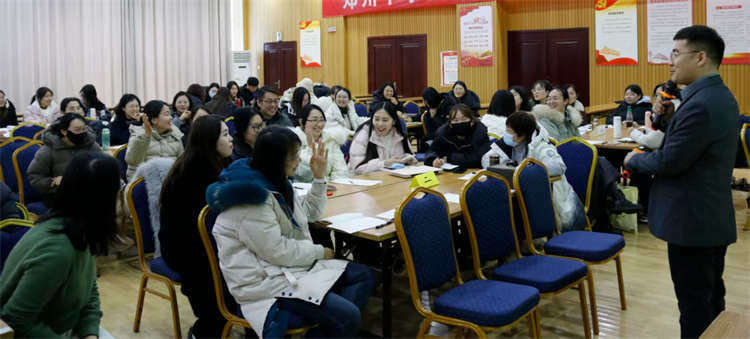 圖片3：老師們和李建民老師積極互動(dòng) (2).jpg