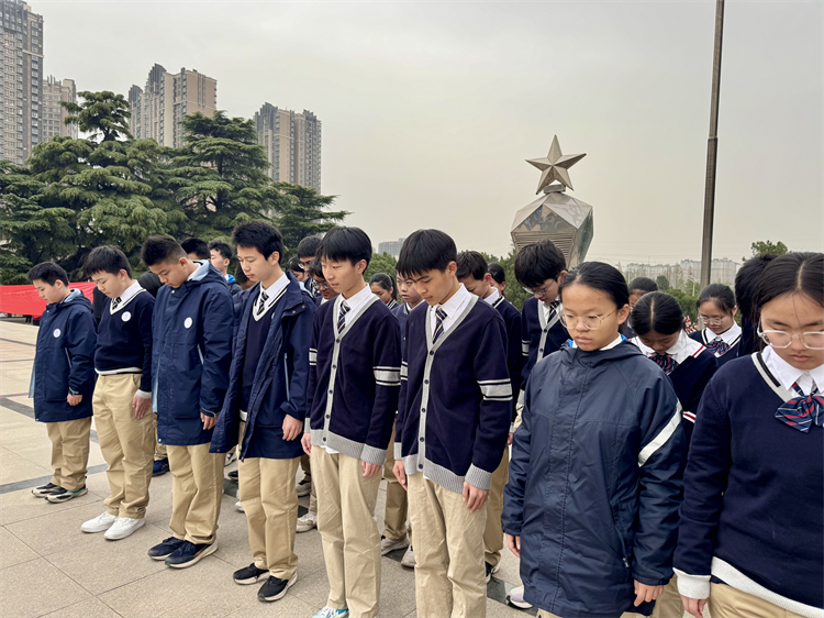 圖2：默哀致敬.jpg