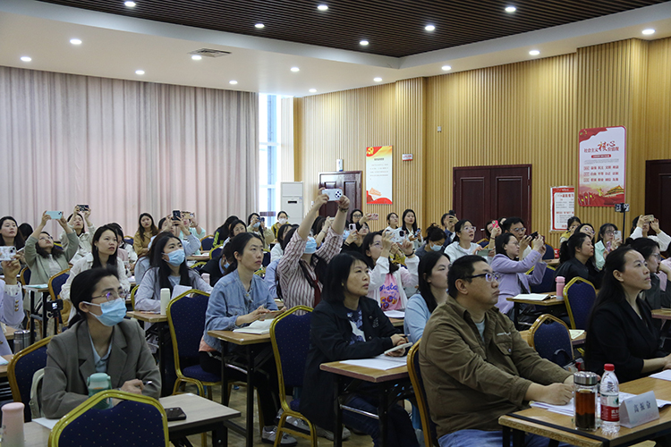 圖10：老師們認真聆聽 (2).JPG