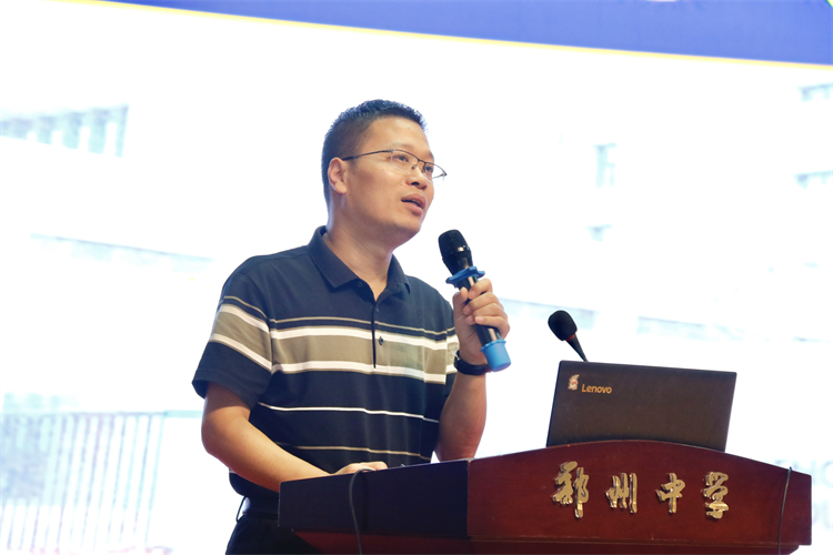 圖片10：初中部學(xué)生發(fā)展處主任張迎賓總結(jié)發(fā)言.jpg