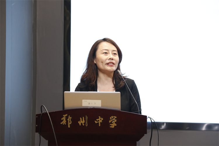 圖5：鄭州中學(xué)黨委委員、副校長韓穎總結(jié).jpg
