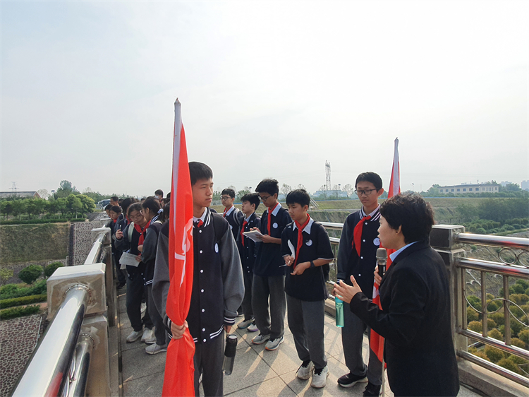 圖片4：近距離參觀穿黃隧道.jpg