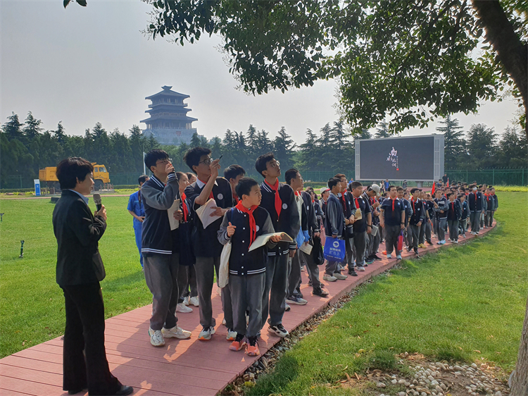 圖片5：參觀工程展示中心.jpg