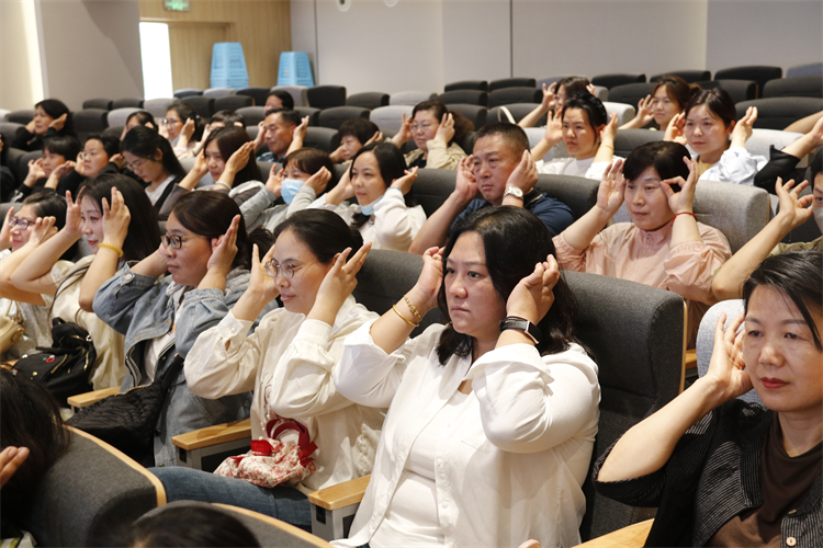 圖3：趣味盎然的心理互動游戲環(huán)節(jié) (2).JPG