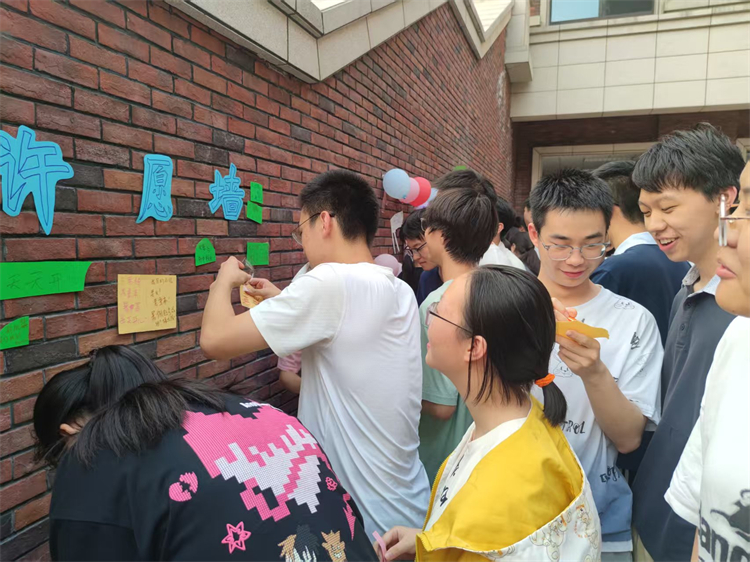 圖片5：許愿墻.jpg
